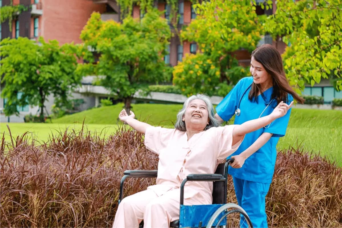Caregiver vs Nurse: What Is the Difference for Elderly Care? — SiZa Health Care blog article